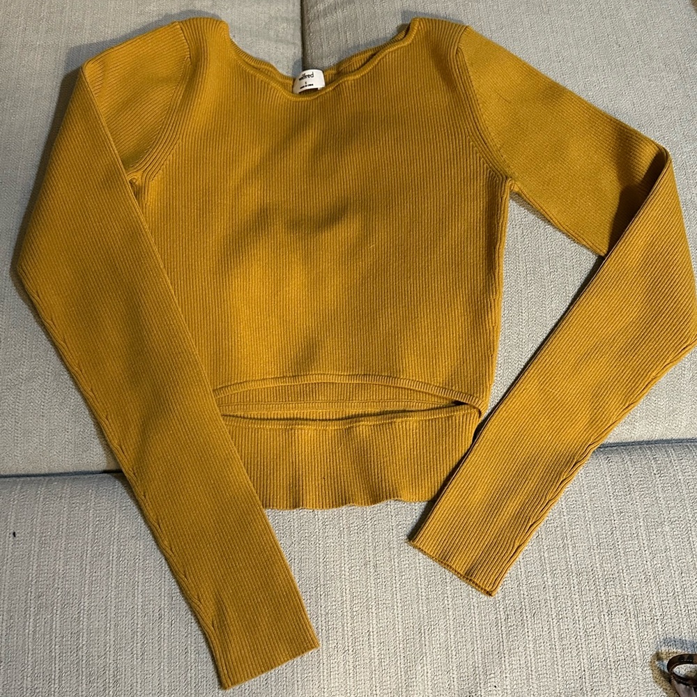 Aritzia Wilfred cutout long sleeve